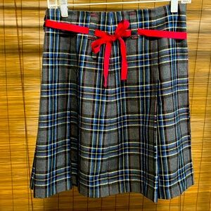 Grey tartan plaid skirt. Size 6 petite.